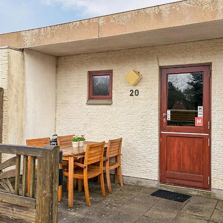 1 Bedroom Beautiful In Apartment *